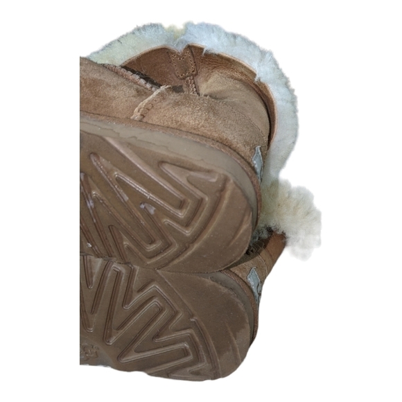 UGG Tan kid's slip-on boots Size 2 - Picture 3 of 8